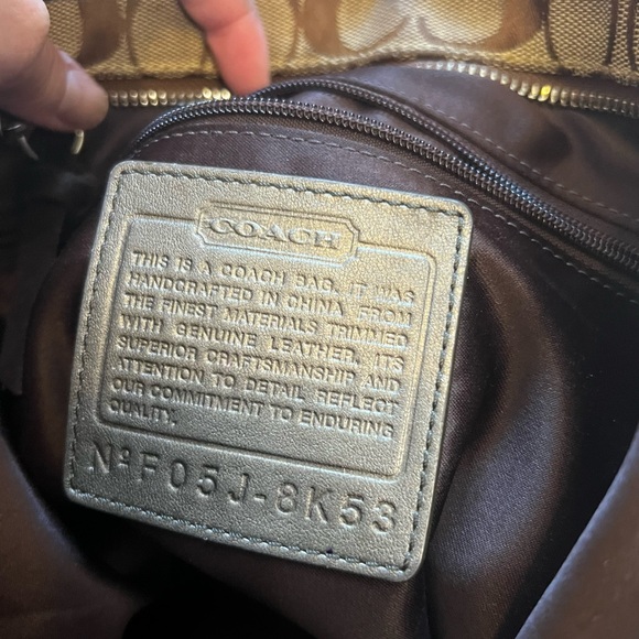 COACH shoulder tote - Picture 4 of 7